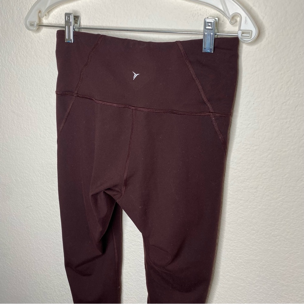 Matching athletic top and leggings - Picture 13 of 15